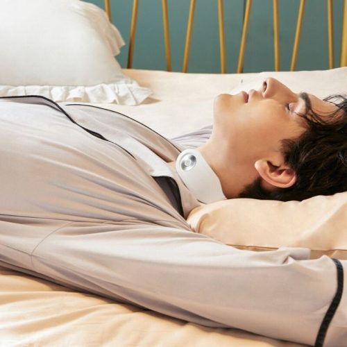 SKG 4098E bílý masážní přístroj na krk, TENS EMS elektroterapie pro bolesti krku a uvolnění svalů