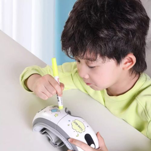 Dětský oční masážní přístroj BLux se 3 režimy – polstrovaný, sastronautským vzorem