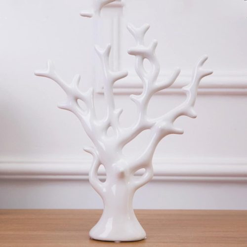 Ornament z bílého korálového stromu