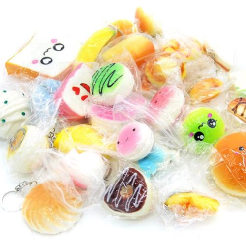 Sada 30 plyšových figurek Squishy na odbourávání stresu – lze připevnit na klíčenku nebo tašku