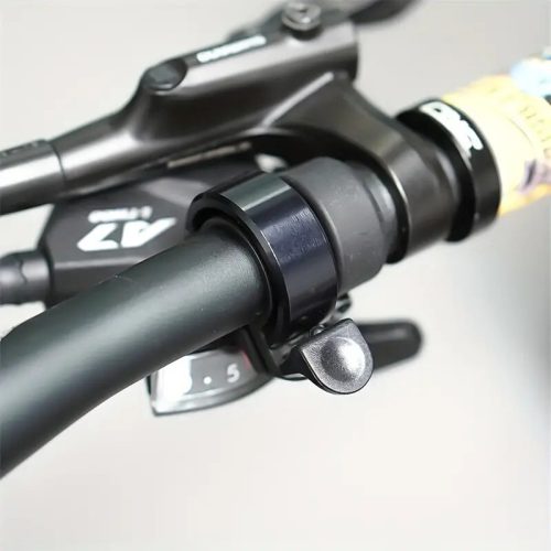 Černý zvonek na kolo s 22mm reproduktorem – pro řídítka o průměru 31 mm